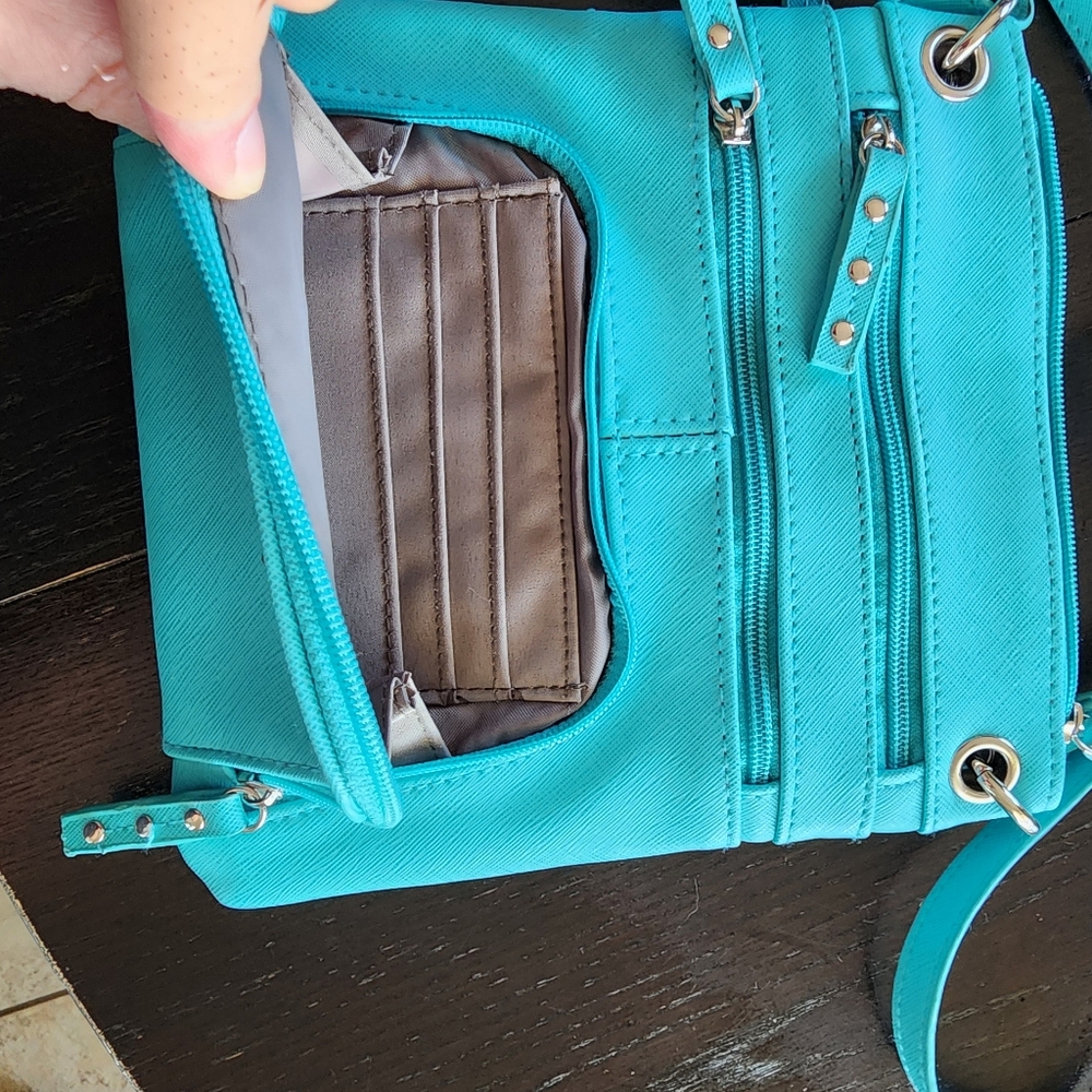 Gorgeous NWOT Nicole Miller Aqua Crossbody Bag Adjustable Strap Lots of Pockets - Picture 5 of 9